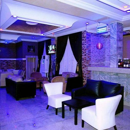 Room In Lodge - Hampton Towers Spa Asaba Bagian luar foto