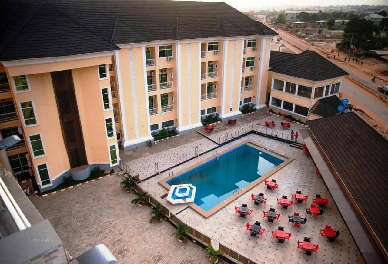 Room In Lodge - Hampton Towers Spa Asaba Bagian luar foto