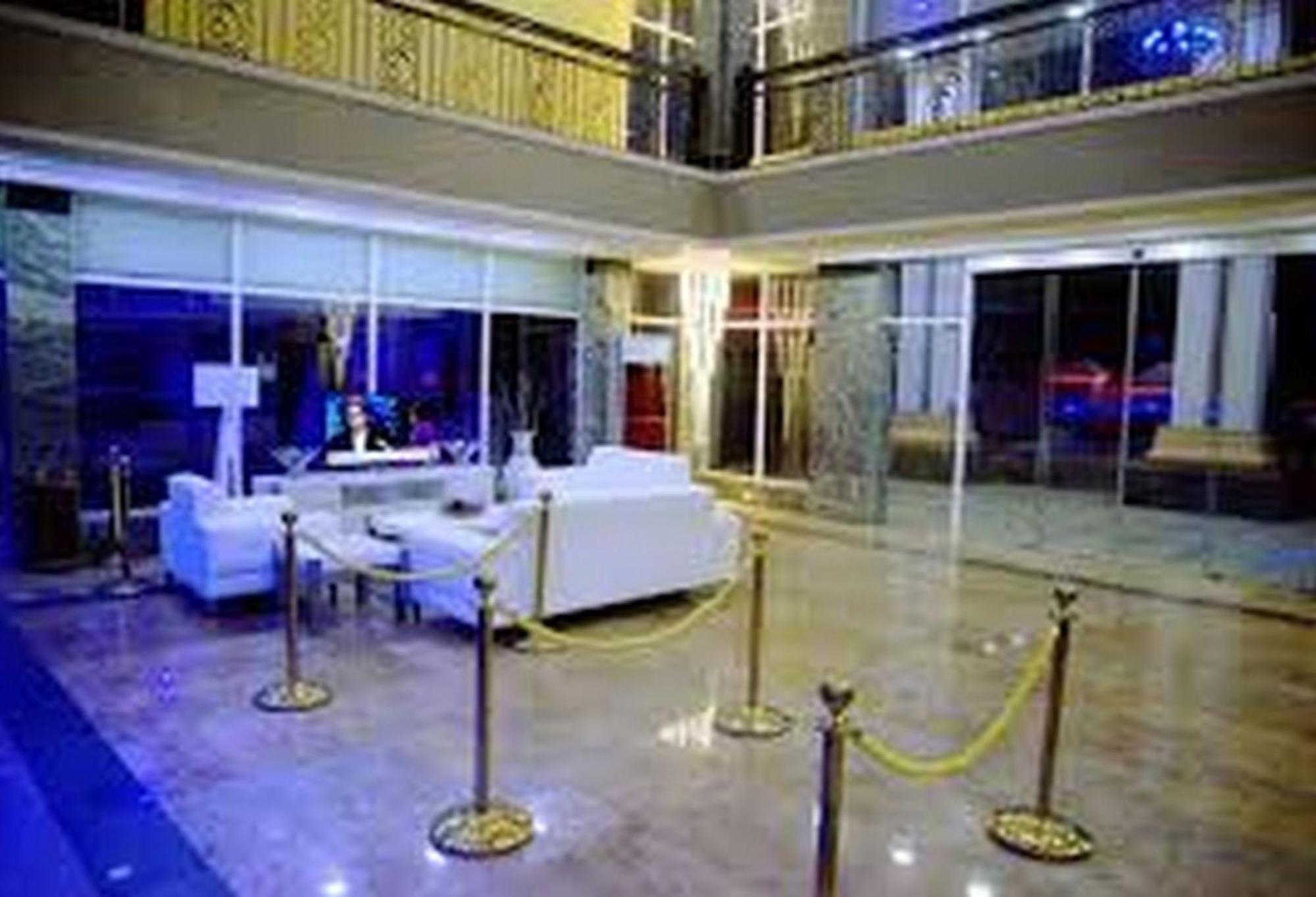 Room In Lodge - Hampton Towers Spa Asaba Bagian luar foto