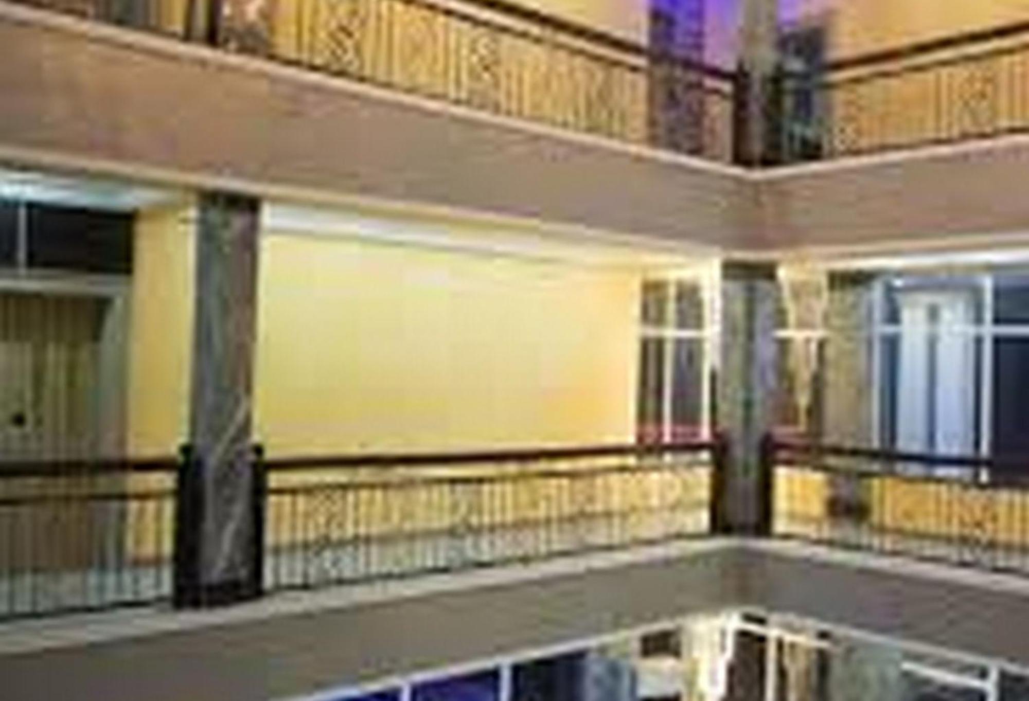Room In Lodge - Hampton Towers Spa Asaba Bagian luar foto