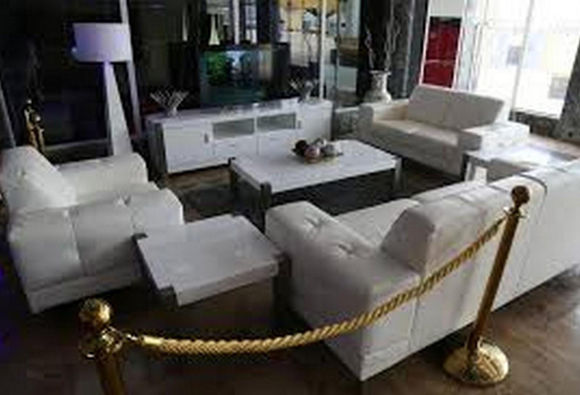 Room In Lodge - Hampton Towers Spa Asaba Bagian luar foto
