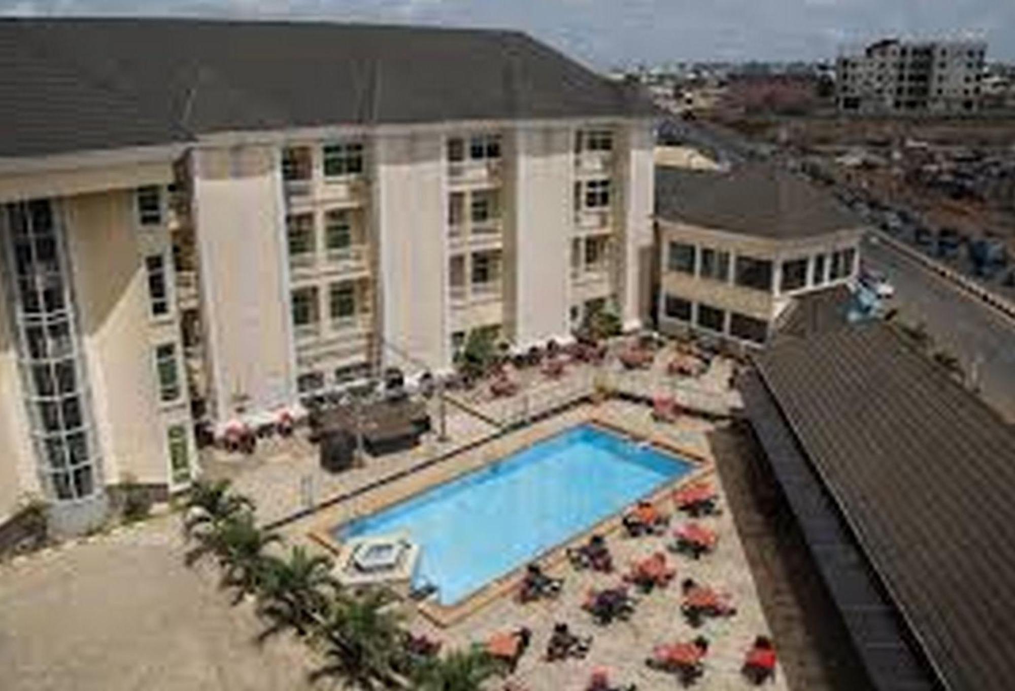 Room In Lodge - Hampton Towers Spa Asaba Bagian luar foto