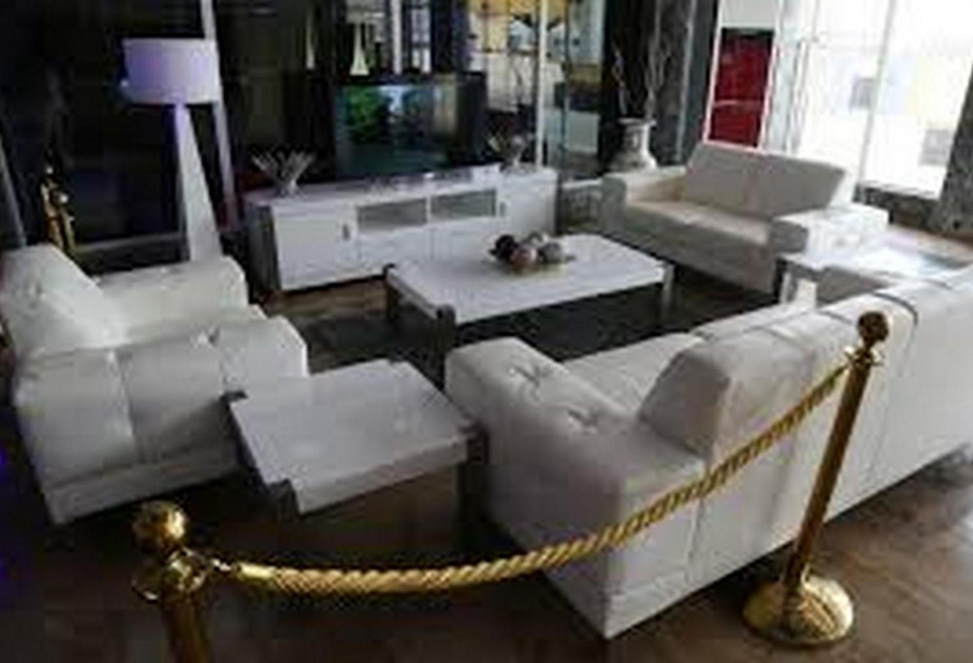 Room In Lodge - Hampton Towers Spa Asaba Bagian luar foto