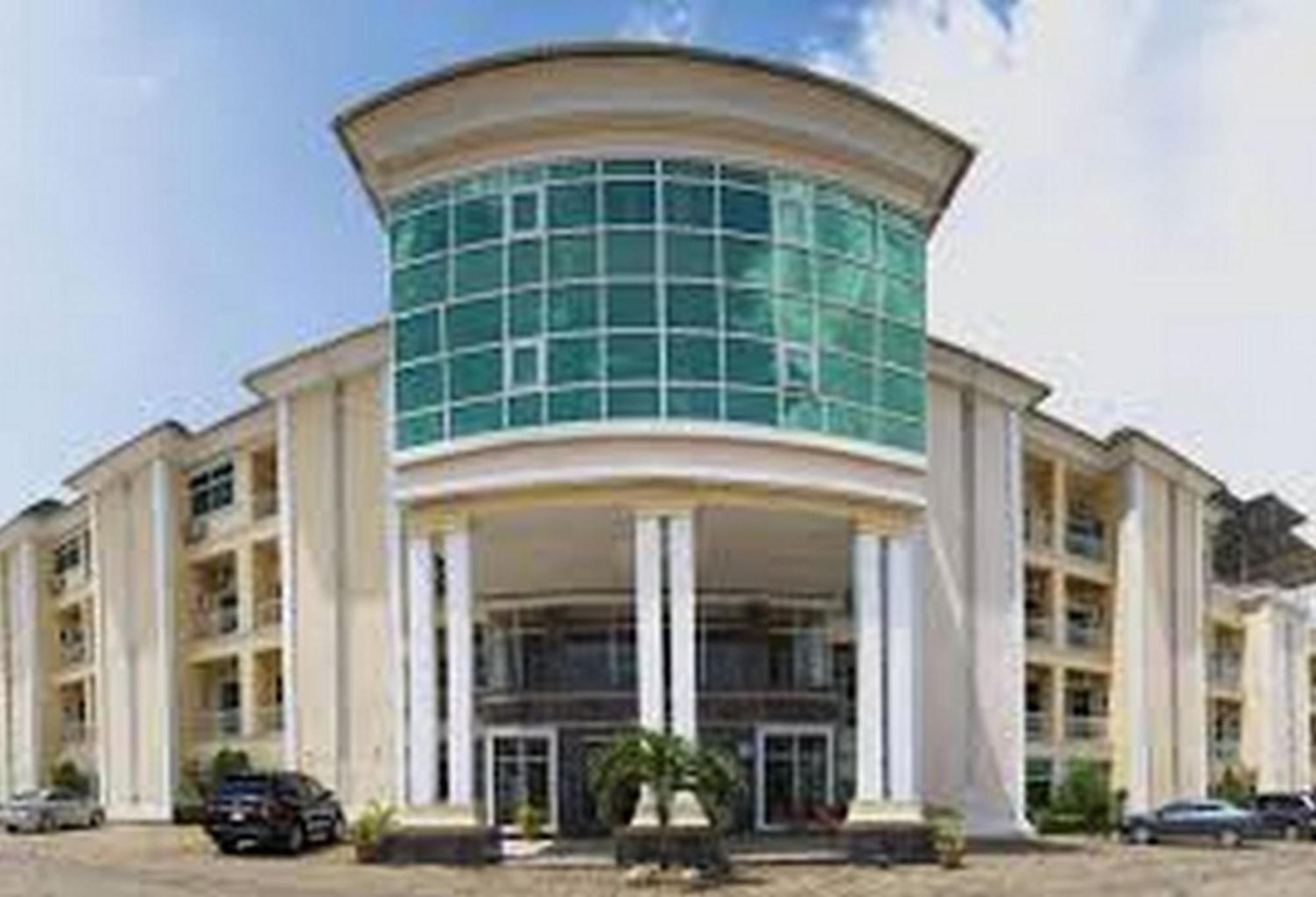 Room In Lodge - Hampton Towers Spa Asaba Bagian luar foto